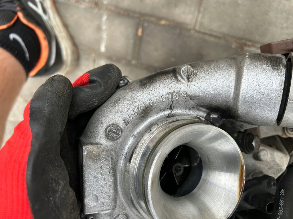 Турбонагнетатель 8591188 bmw x1 f48 f49 f40 f44 2.0 d biturbo в Украине