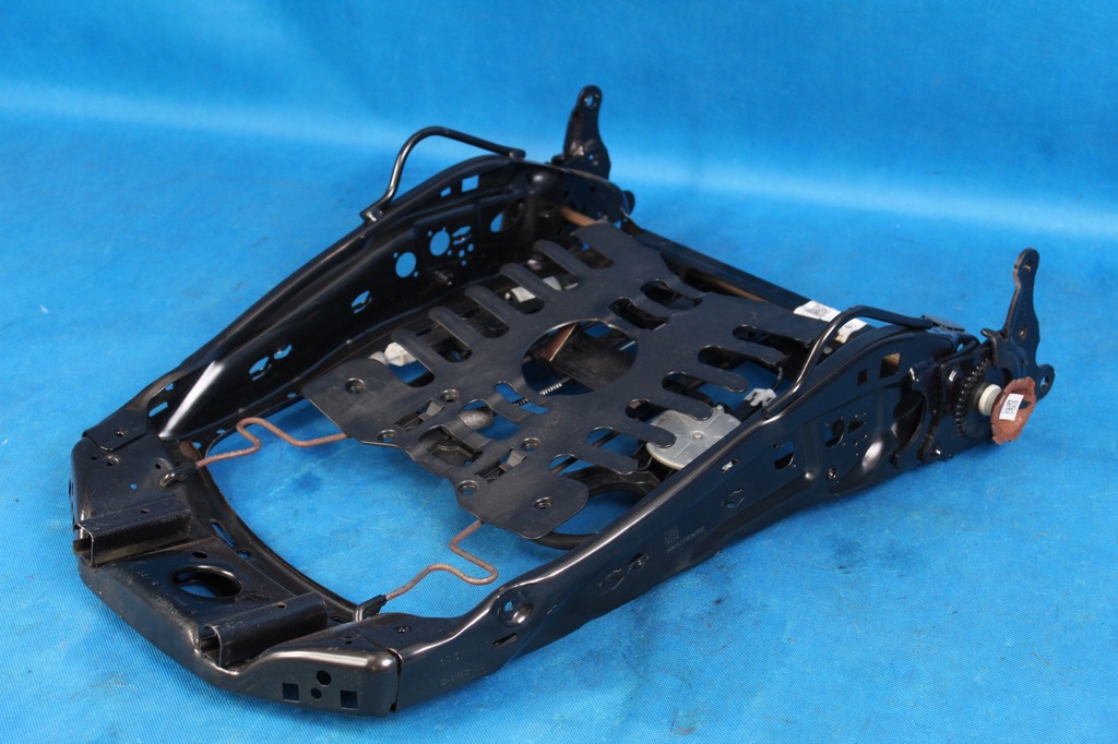 фото №7, Audi q3 8u lift сиденье каркас спинка правое 2017r 5q0881046a