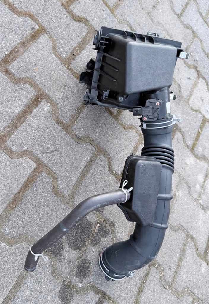 фото №1, Основание корпус фильтра воздуха toyota yaris cross 21- 1.5 hybrid