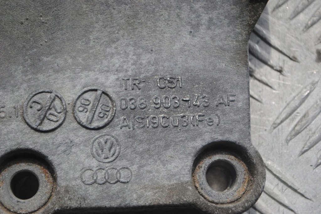 Кронштейн генератора 038903143af audi a3 8p s-line 2.0 tdi Оригінал