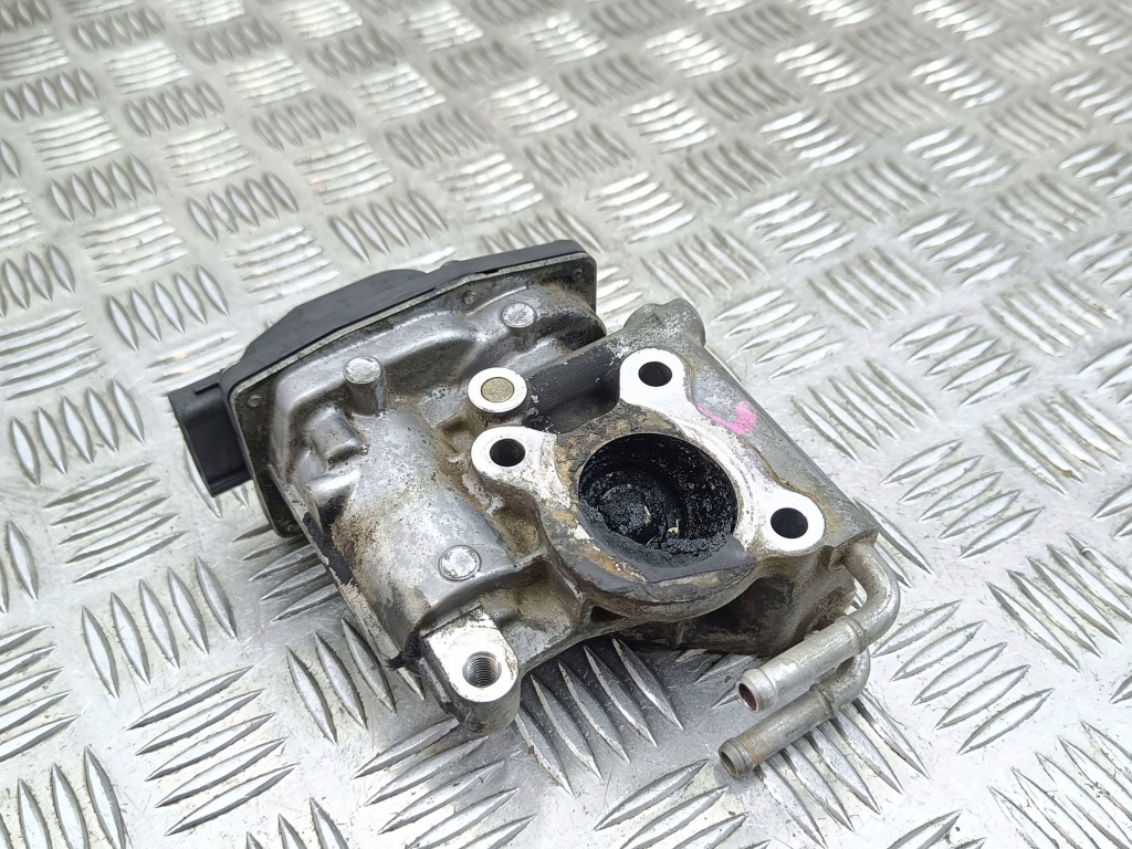 Купити Toyota avensis t270 2011 клапан egr