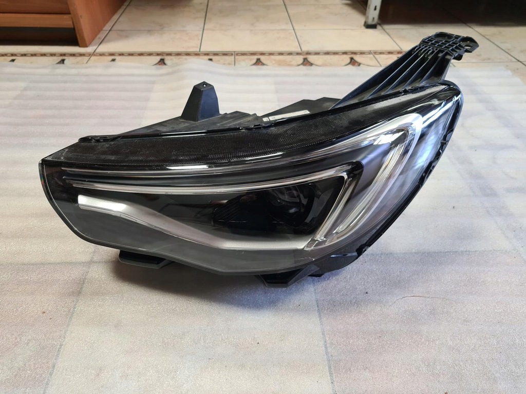 фото №1, Opel grandland x 2017-2021 rok лампа перед левая yp00016180