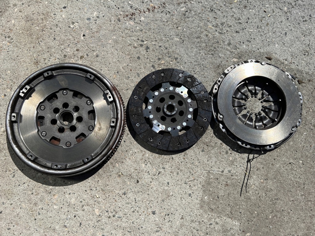 фото №1, Renault clio kangoo колесо двомасовий 302052316r повний jak nowe oryg