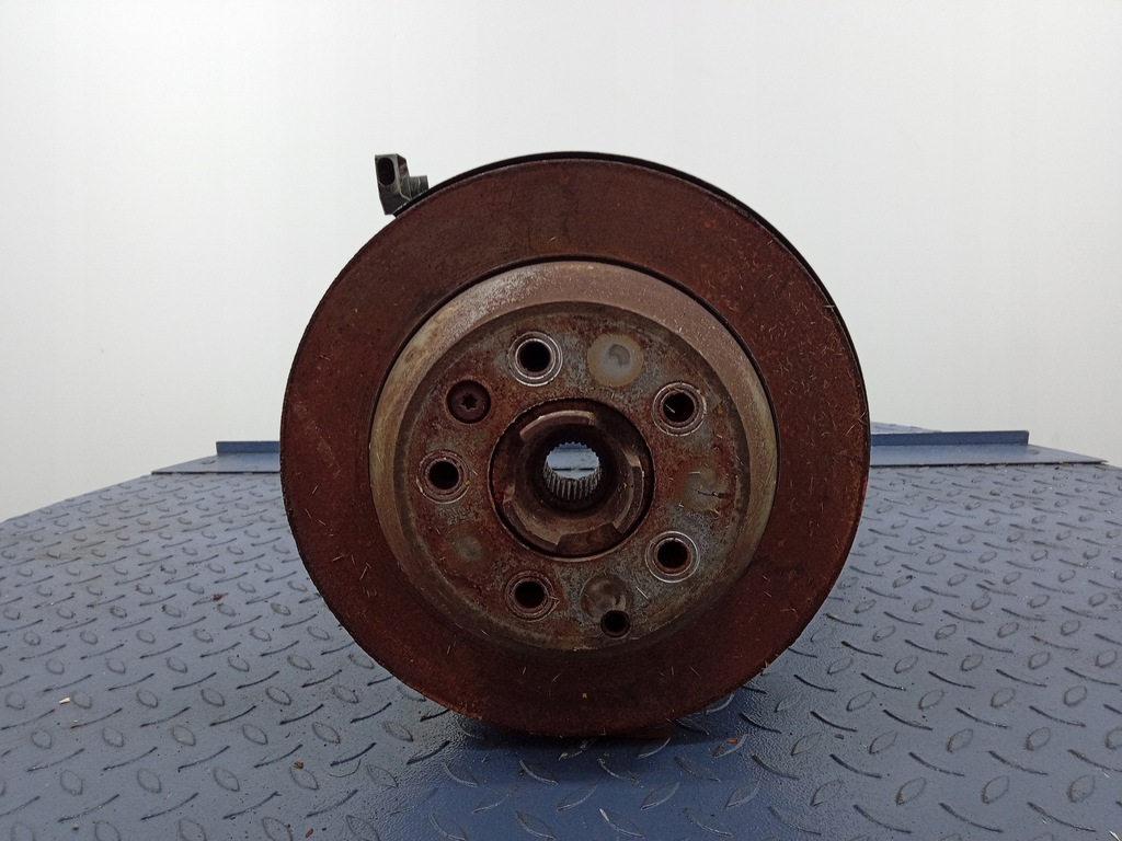 фото №1, Audi q7 4l 4.2 tdi поворотный кулак левая задняя 7l8505435