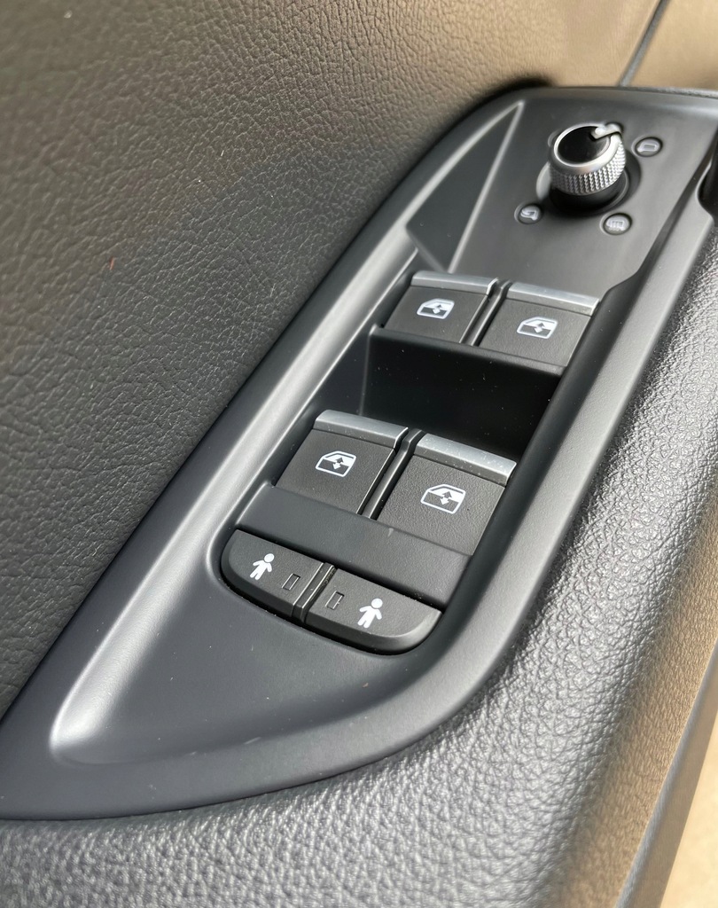 фото №6, Audi q5 80a fy обшивки дверь 80a867105a 80a867106a кожа idealne rgb подсветка.