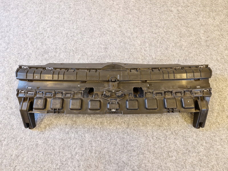 фото №1, Vw caddy 2k7 2k7807231d решётка радиатора решётка радиатора перед оригинальный номер