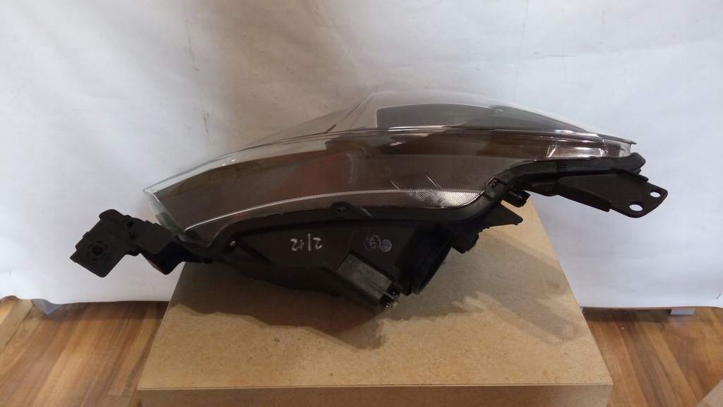 фото №2, Mazda оригинальный номер db5j-51030 лампа фара