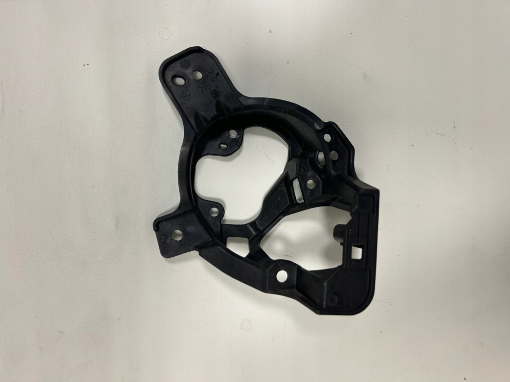 фото №1, Mazda cx30 противотуманная фара кронштейн перед d24h-51684