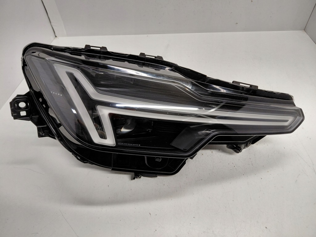 Volvo xc90 2 рестайлинг  3 full led фара правый  левая идеальное Киев