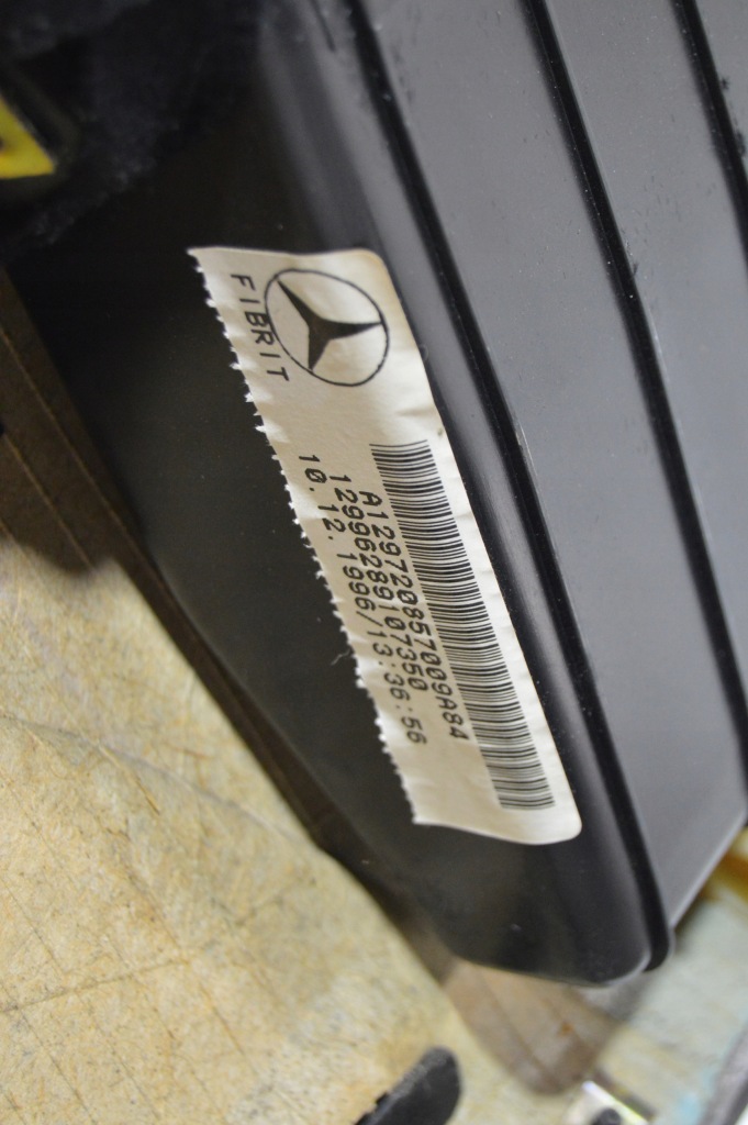 Левый обшивка дверь mercedes sl500 sl r129 po рестайлинг  чёрный Киев