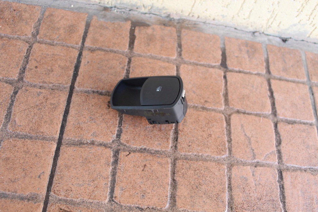 фото №1, Кнопка стекло правый перед opel corsa d 13189333