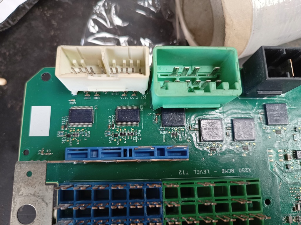 фото №11, Jaguar xf x250 lift - коробка запобіжників bcm