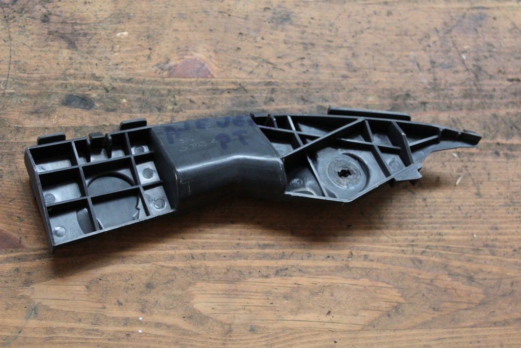 фото №13, Направляющая бампера правый задняя avensis verso комплект