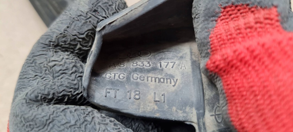 Sq8 4m rsq8 q8 ущільнювач  гумовий порога  зовнішнього ліва 4m8833177a Недорого