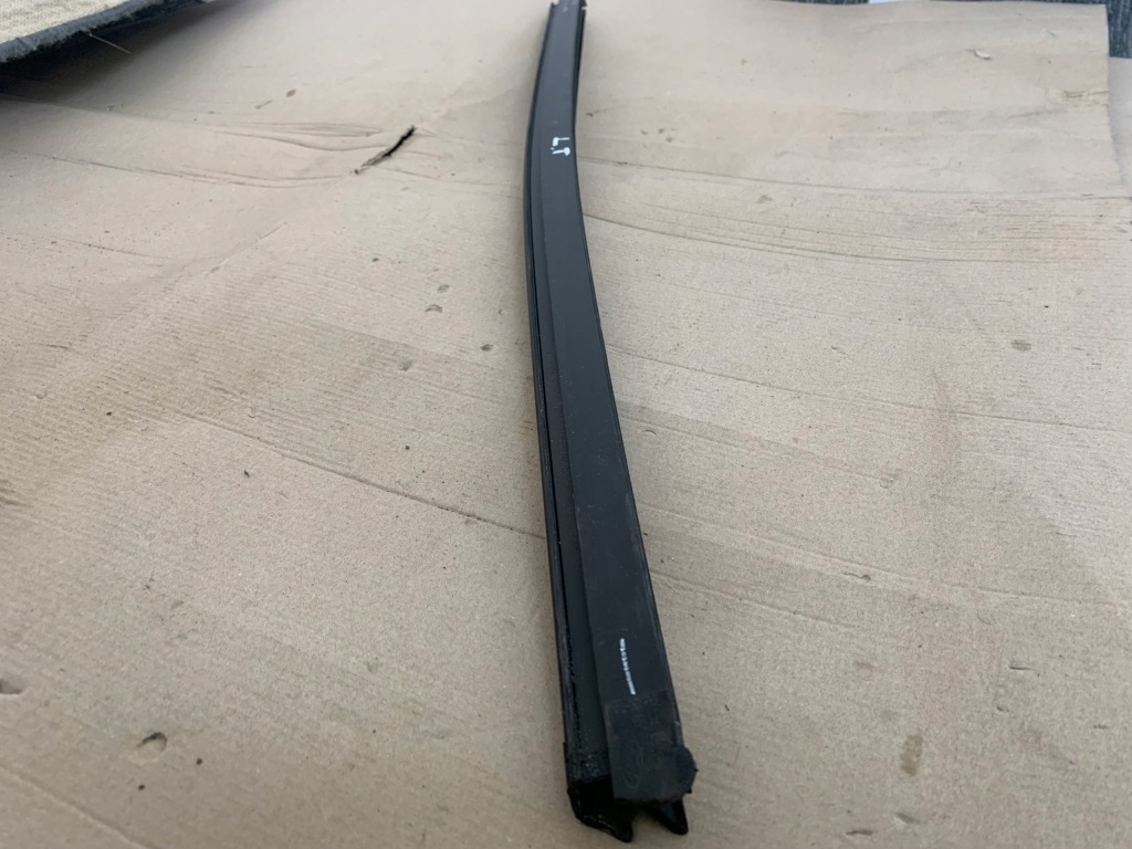 фото №3, Ford mustang mach-e rwd молдинг ущільнювач двері лівий задня