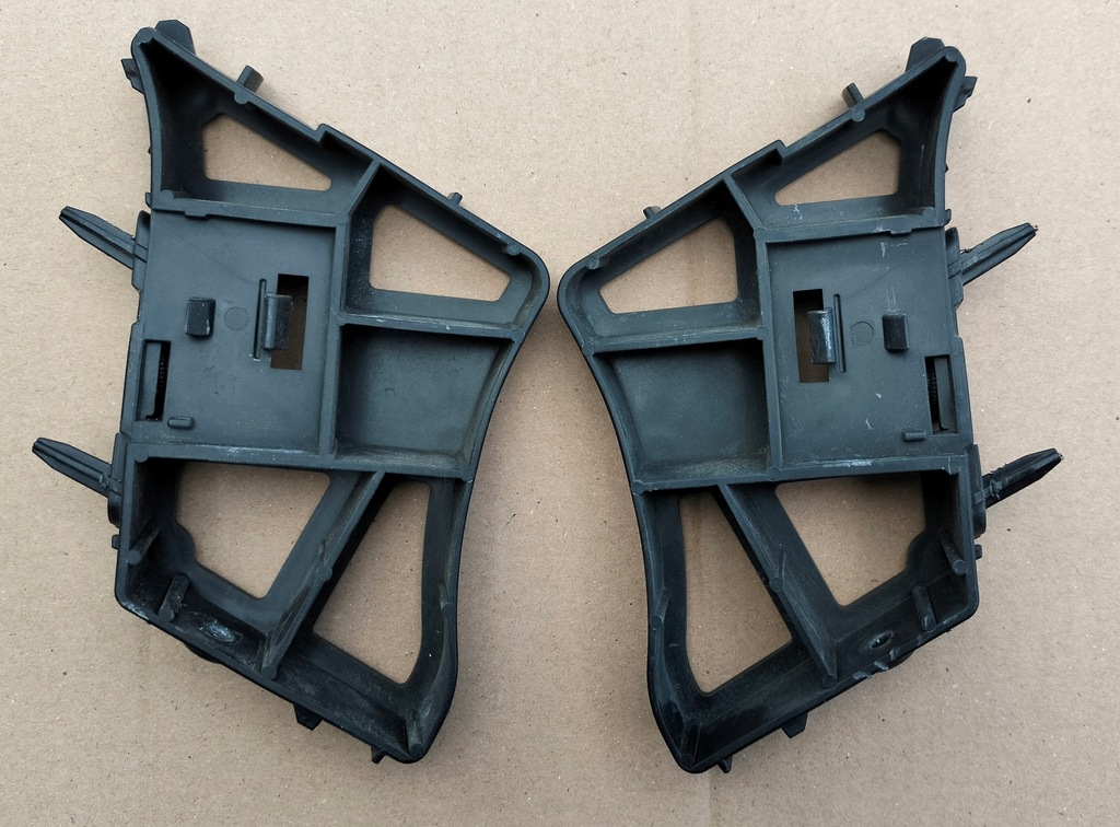 фото №1, Citroen c5 iii kombi напрямна бампера задня лівий