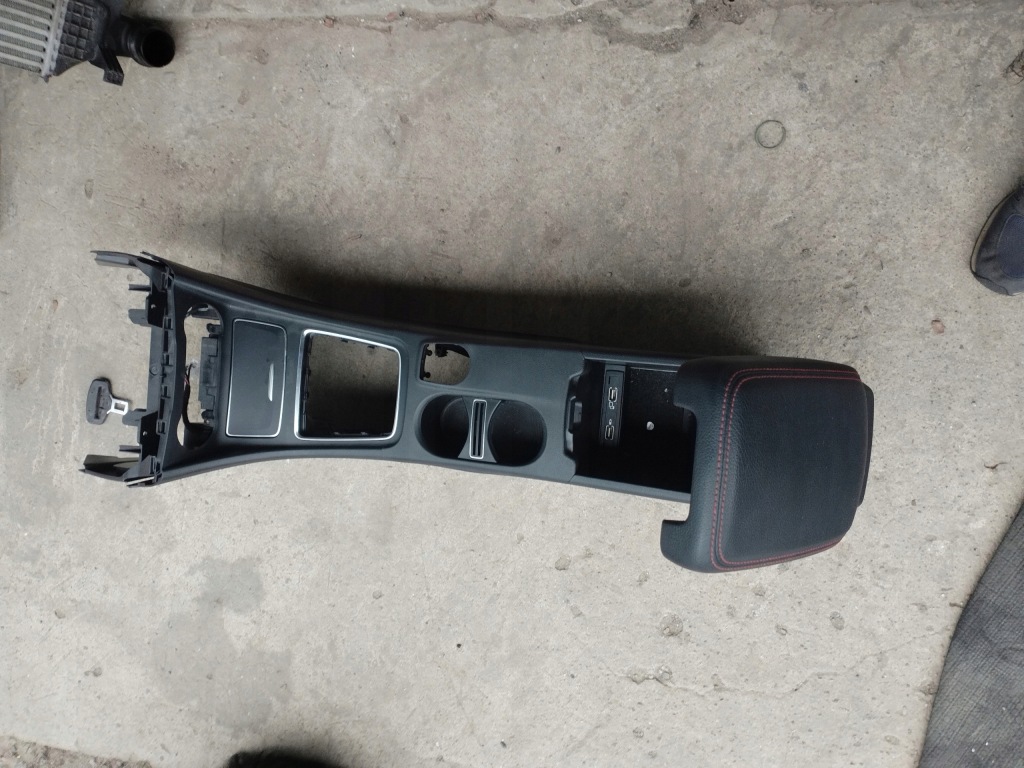 фото №1, Mercedes w176 підлокітник тунель бардачок amg