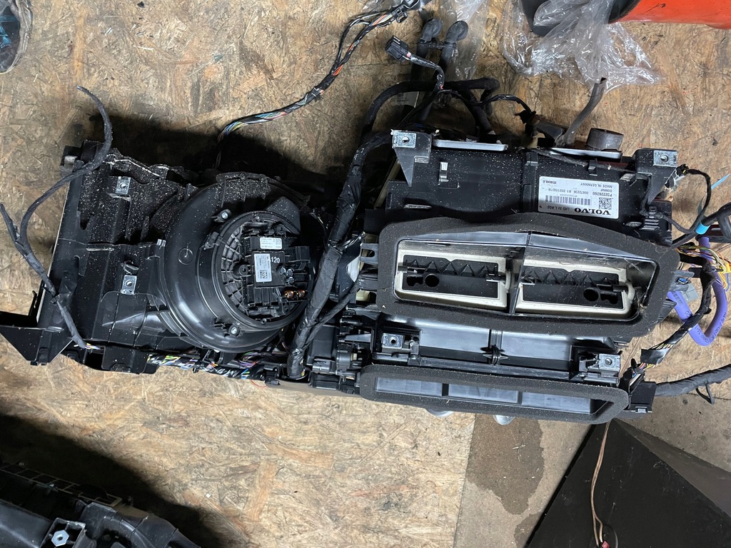 фото №5, Volvo v60 ii обігрівач повітря