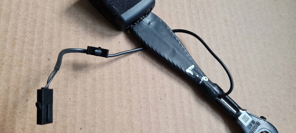 фото №10, A4 b9 8w клипса поперечина сиденье левая правая перед 8w0857755 a5 8w