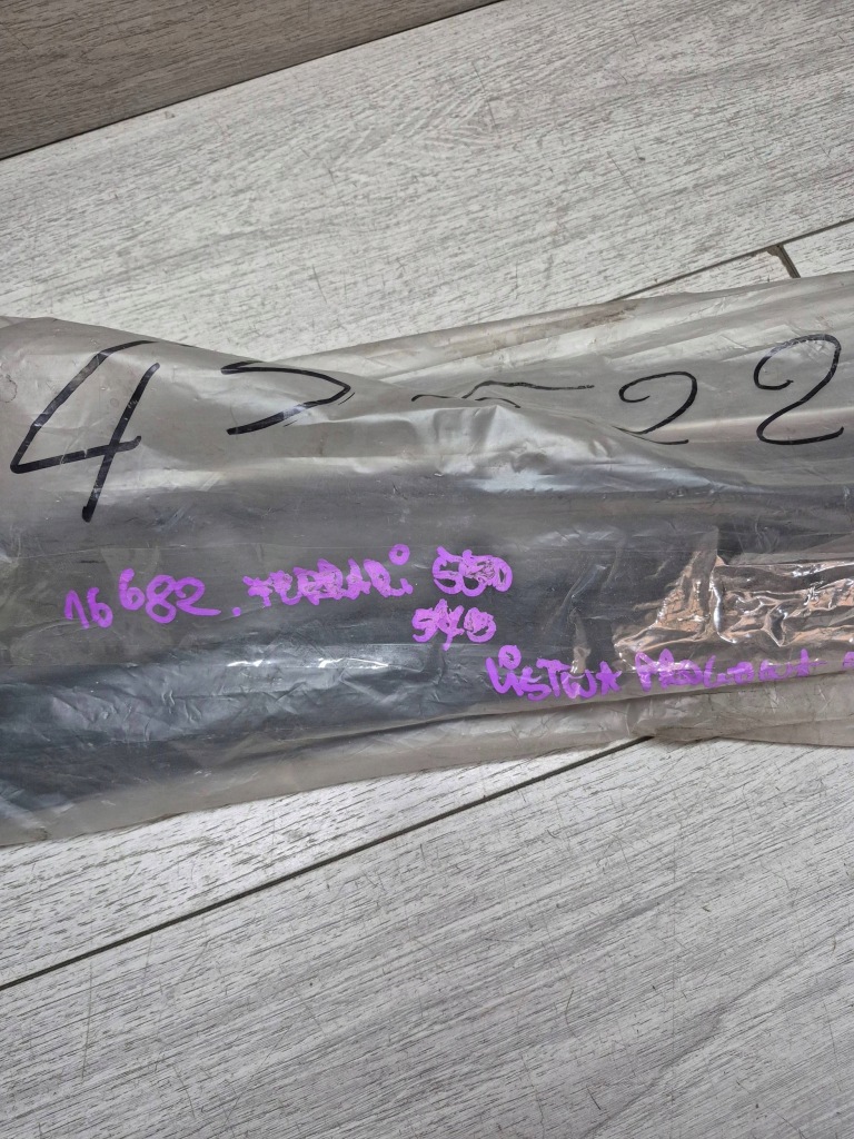 16682. ferrari 550 575 молдинг поріг права 64552200 в Україні