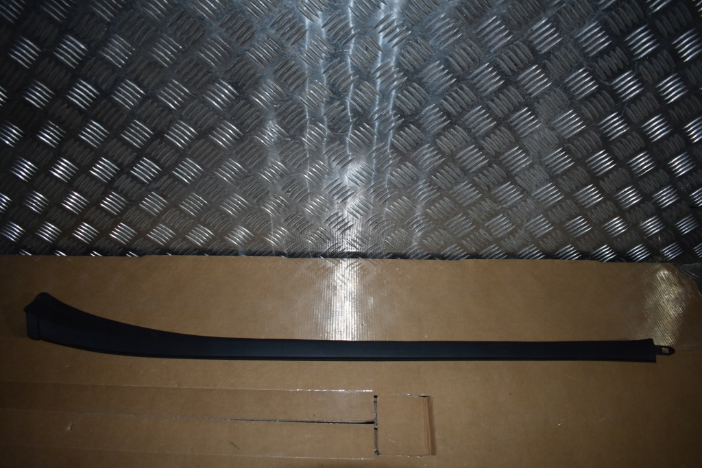 фото №1, Idealna молдинг стекло лобовое левая перед mercedes w214 1