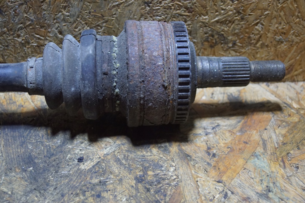 Приводной вал задний porsche boxster 986 98633202450 с Разборки