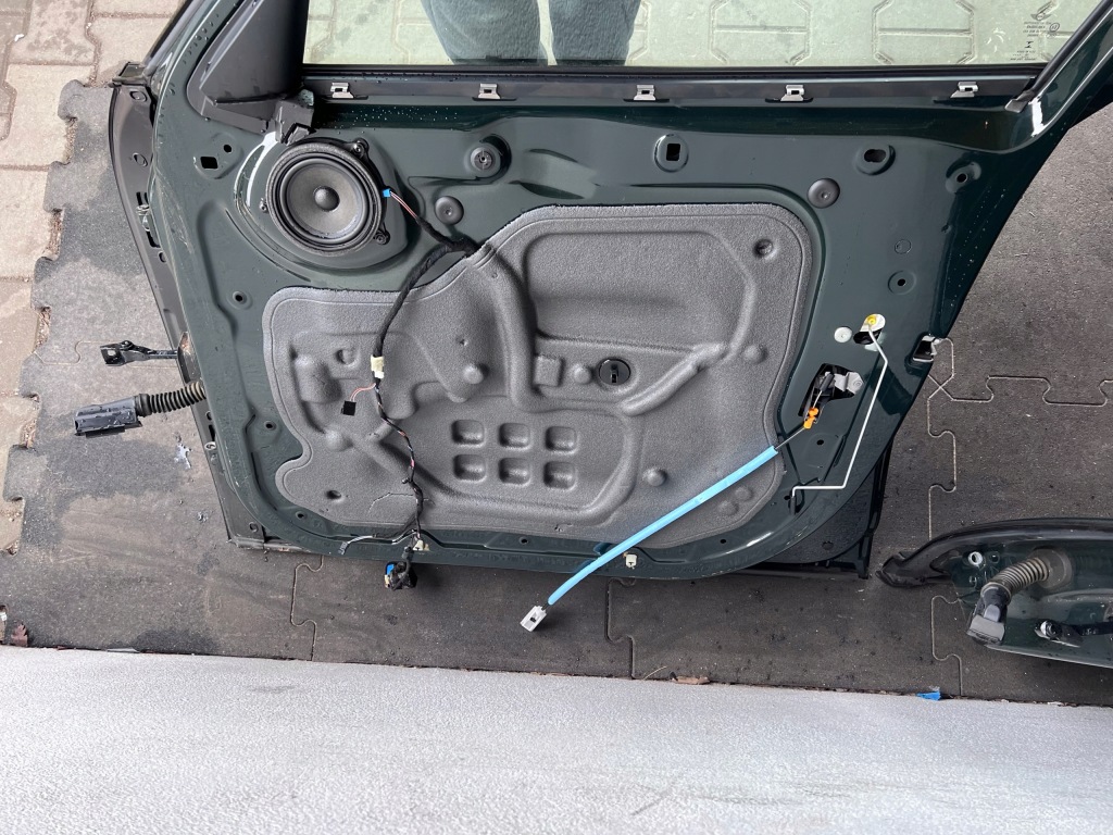 Дверь правый  перед задняя mini f60 цвет c19 Недорого