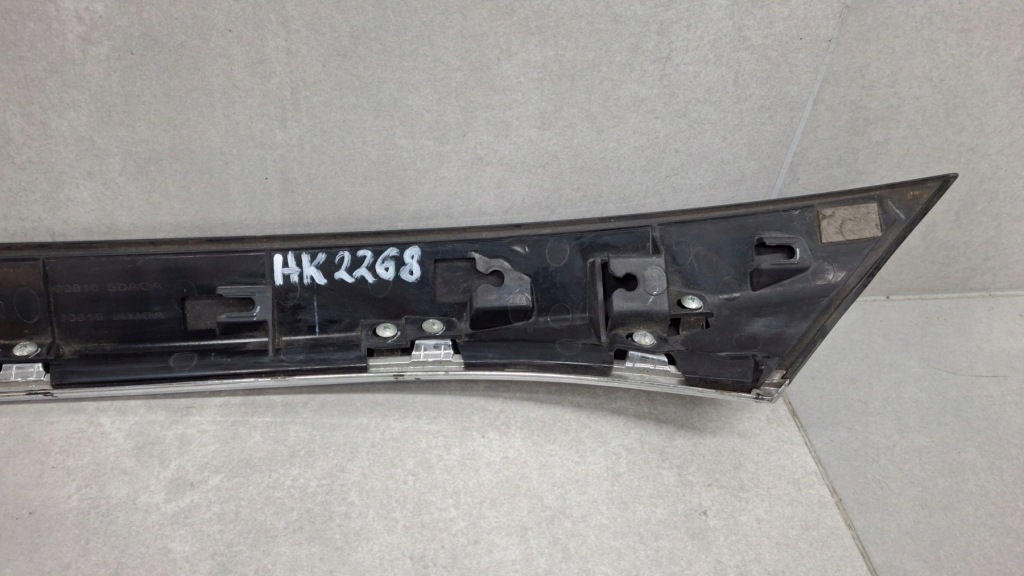 Накладка молдинг кришки задній infiniti qx30 q30 15-19 Доставка