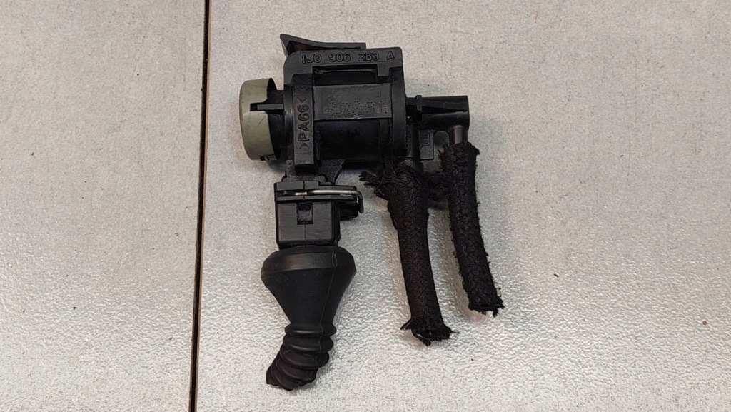 фото №1, Клапан вакуумa audi a4 b5 lift 1.9 tdi 1j09062