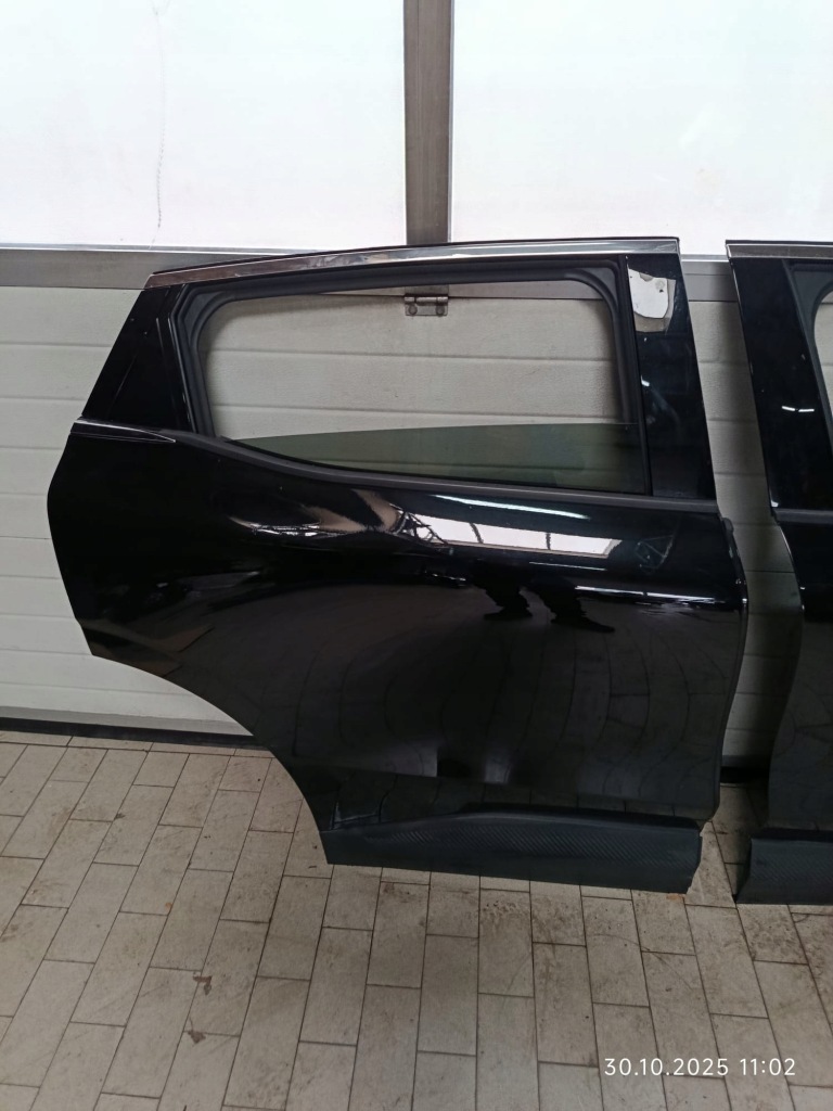 Дверей скло передні  задній праве  ліве renault megane v e-tech biynx стан b.dobry Недорого