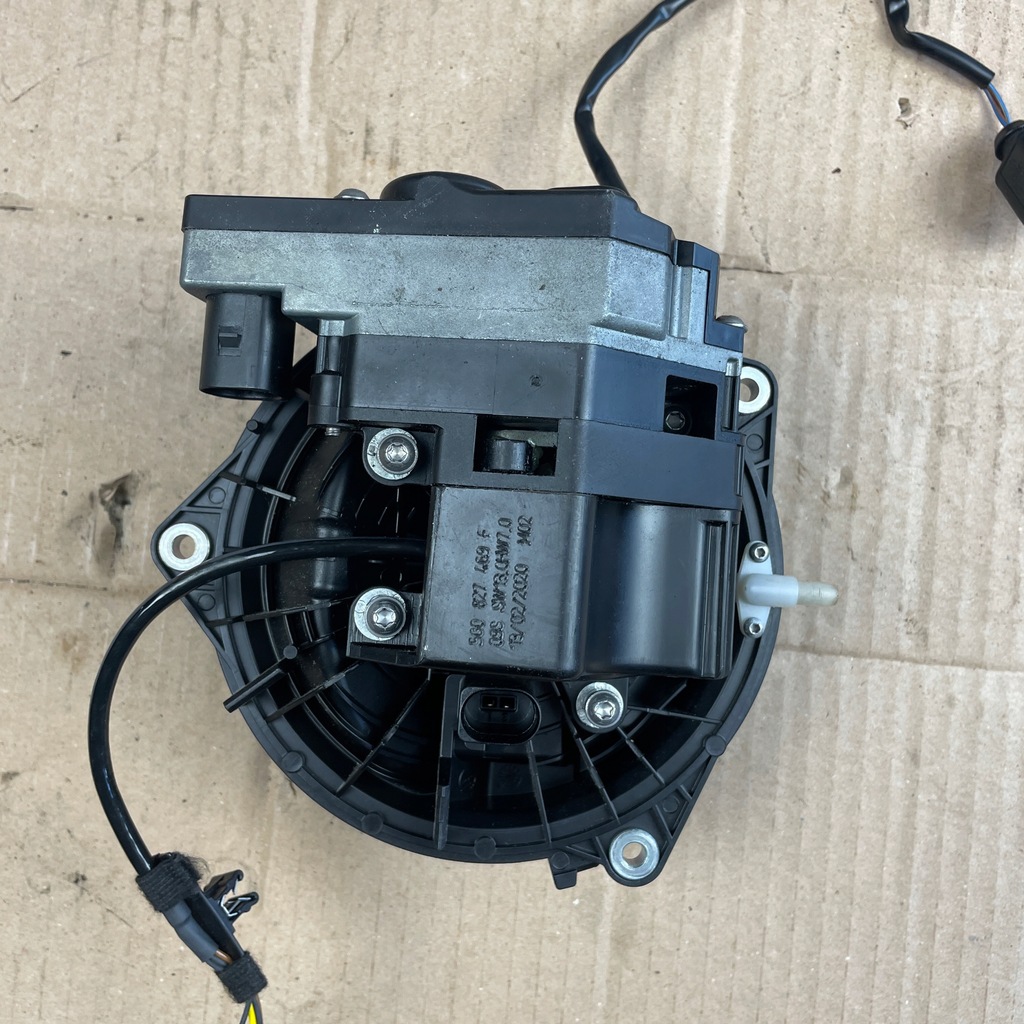 фото №12, Камера заднего вида кнопка крышки эмблема ручка vw volkswagen golf 7 vii