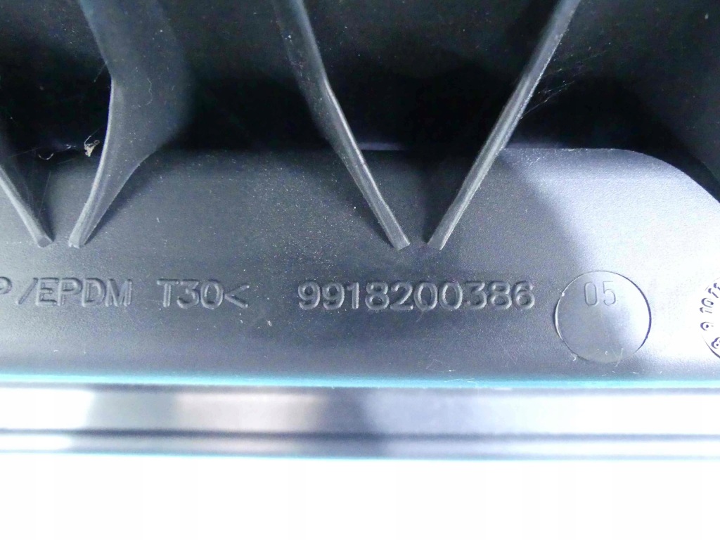 Шторка багажника задний  volvo v50 kombi Цена