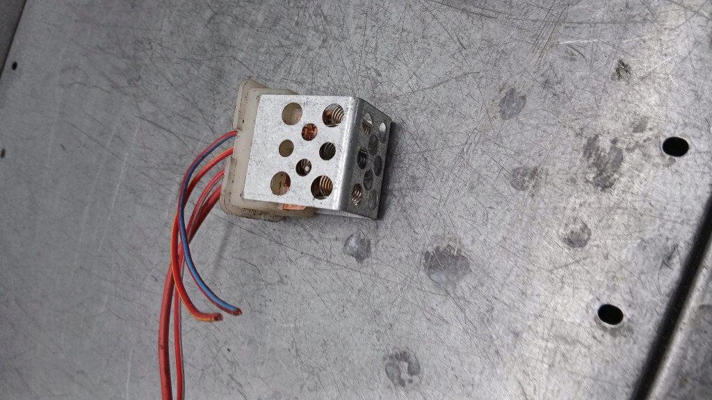 фото №1, Резистор вентилятор mercedes a-klasa w168 1.7cdi 97-01r