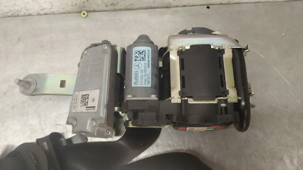 фото №10, Mercedes w204 pas безопасности правый перед