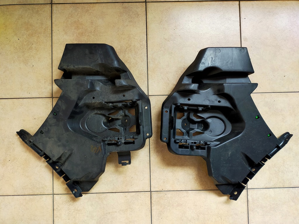 фото №1, Volvo v-40 v40 напрямна кронштейн бампер задня заднього