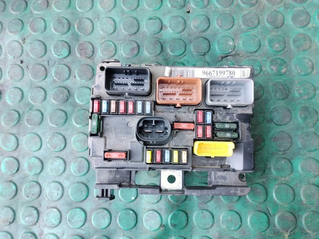 Купити Citroen c3 2 1.4 hdi коробка запобіжників