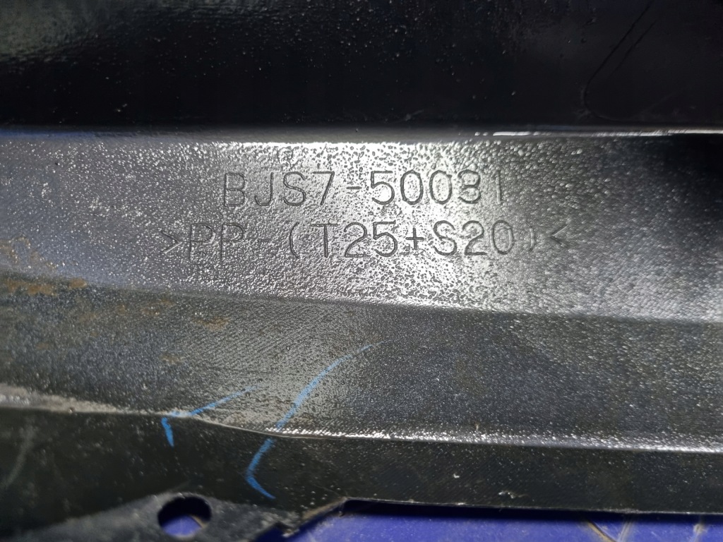 Mazda 3 бампер передний оригинал bjs7-50031 Киев