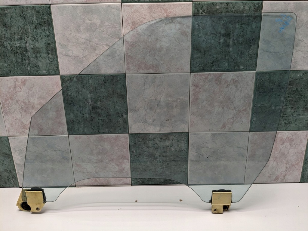 фото №1, Subaru leone стекло дверь левый правый перед задняя