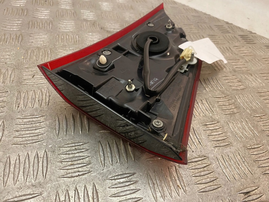 фото №7, Mitsubishi outlander 2018 правая сторона лампы задний крышки багажника w2558