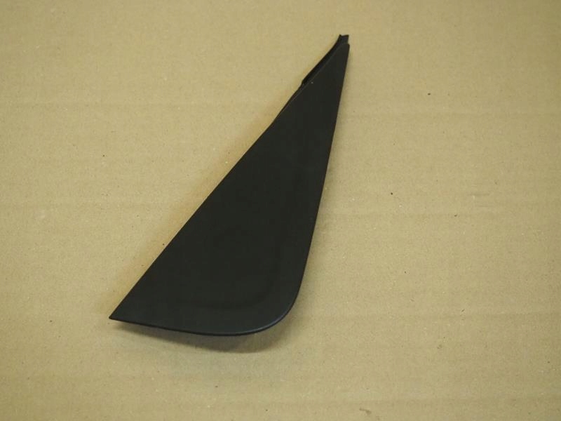 фото №1, Заглушка треугольник дверь левый задняя dacia duster ii