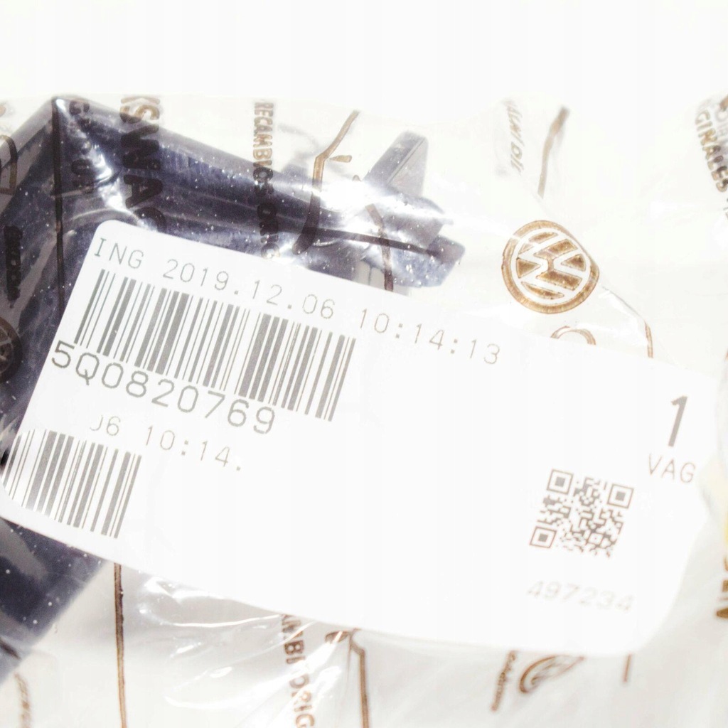 фото №8, Audi a3 кронштейн оригинальный 5q0820769