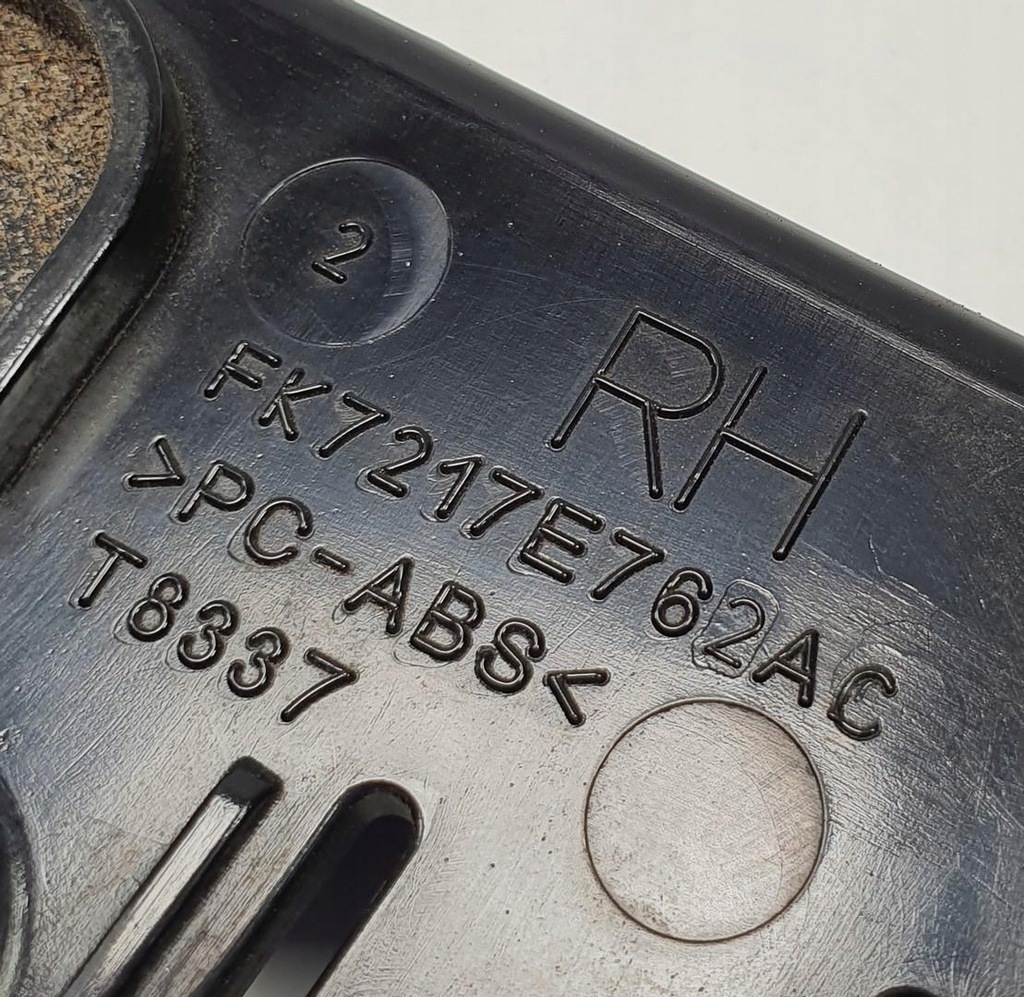 фото №3, Напрямна бампера правий перед discovery sport l550