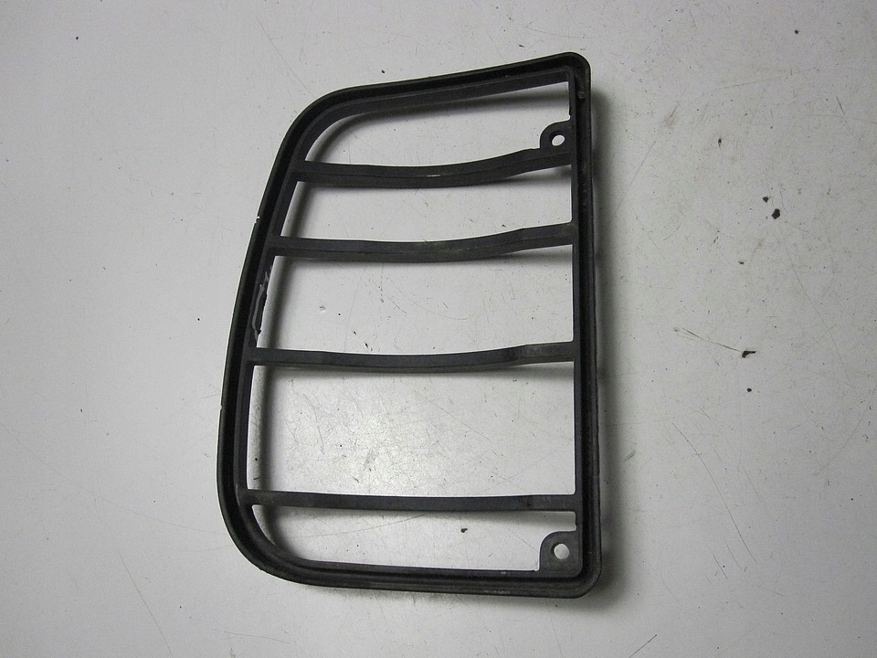 фото №7, Решётка защита лампы задняя правая land rover freelander 00r