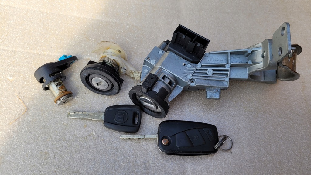 фото №1, Fiat linea замок запалювання ключ вкладка