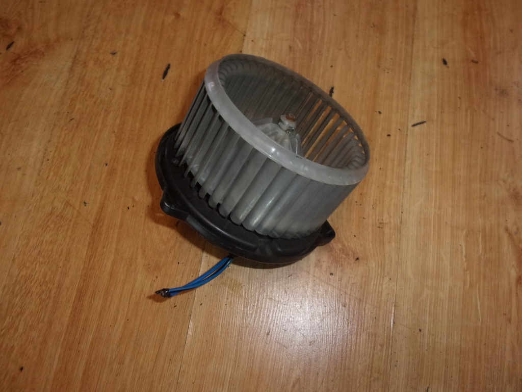 фото №1, Toyota corolla verso ii вентилятор воздуходувка europa