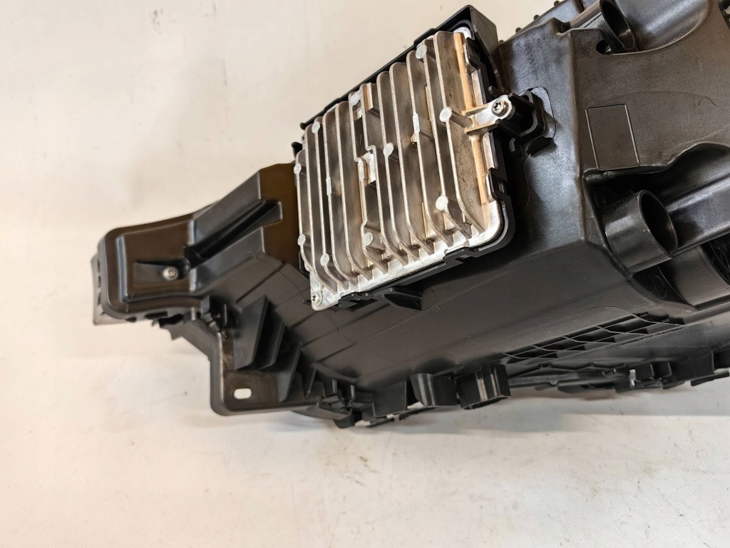 Volvo xc60 2 рестайлинг  - фара full led mid правый  cała хорошее состояние Цена