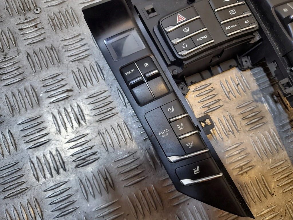 фото №3, Porsche cayenne 92a 2011 панель кондиционера