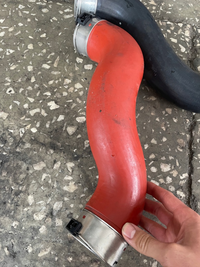 Mercedes c klasa w204 рестайлінг  патрубок шланг труба powiet в Україні