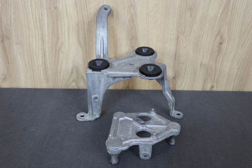 фото №1, Mercedes slk r172 кронштейн кронштейн насоса abs a1724300410 a1724300310