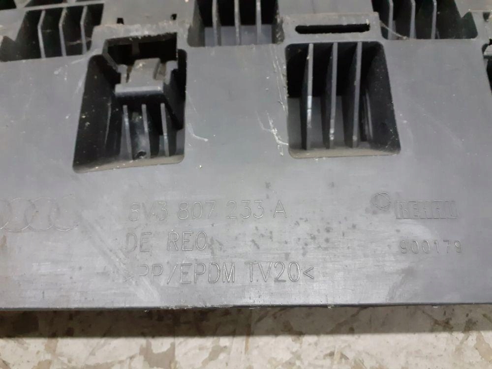 Плита накладка под бампер audi a3 s-line 2013-2016r 8v3807233a с Разборки